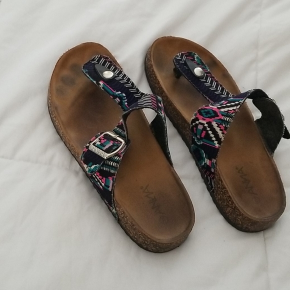 Sandals - Picture 1 of 2